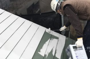 屋根　下塗り　状況