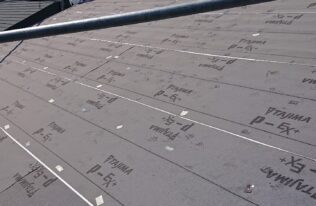 屋根カバー　防水シート設置　状況