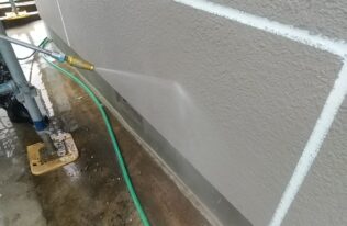 外壁高圧水洗浄　状況