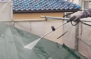 屋根高圧水洗浄　状況