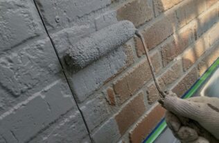 外壁（タイル調）中塗り　状況