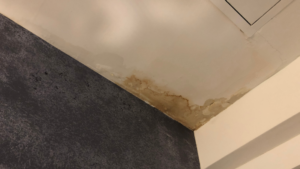 郡山市　雨漏り修理　費用　内部