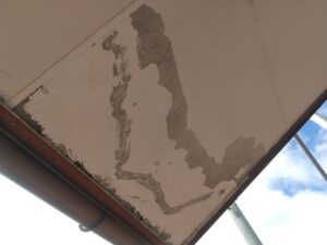 梅雨前　外壁塗装　劣化　剥がれ