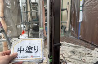 竪樋中塗り　状況