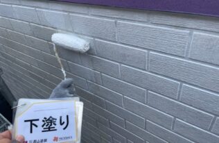 外壁（タイル調）　下塗り状況