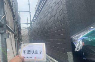 外壁（タイル調）　中塗り状況