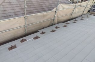 屋根　板金カバー設置完了