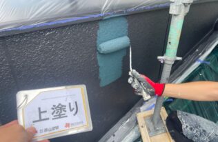 外壁（タイル調）　上塗り状況