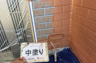 タイル調外壁　中塗り状況