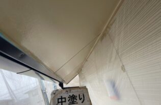 軒天　中塗り完了