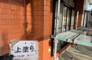 タイル調外壁　上塗り状況