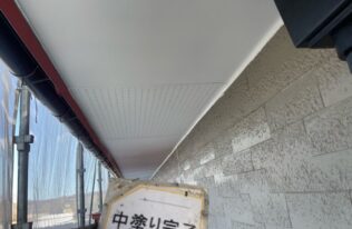 軒天　中塗り完了