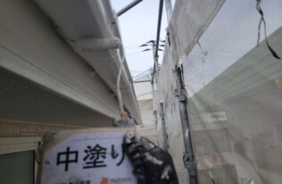 雨樋中塗り　状況