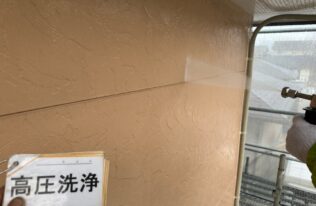 2階外壁　高圧洗浄状況