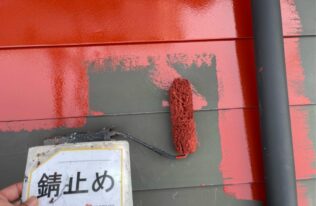 下屋根　錆止め状況