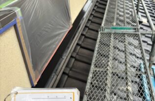 雨押え　中塗り完了