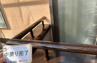 ベランダ・笠木・手すり　中塗り完了