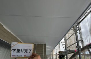 軒天　下塗り完了