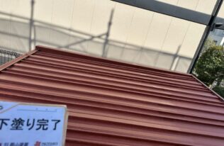 物置屋根　下塗り完了