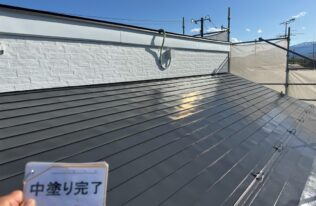 屋根　中塗り完了
