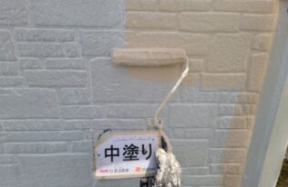 外壁中塗り　状況