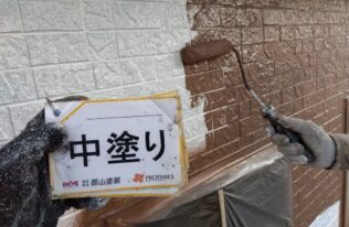 外壁中塗り　状況