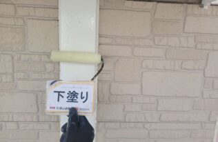 雨樋下塗り　状況