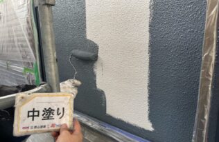 外壁中塗り　状況