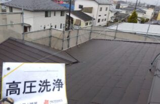 屋根　高圧洗浄完了