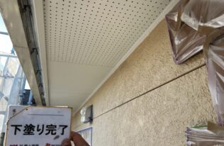 軒天　下塗り完了
