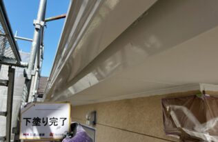 軒樋　下塗り完了