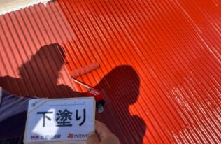 波トタン　下塗り状況