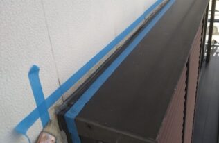 シーリング工事①　プライマー塗布状況