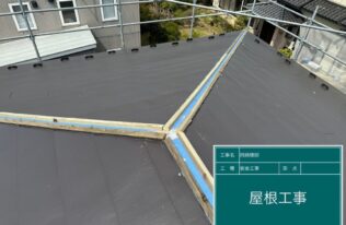 屋根カバー　棟下地木取付状況