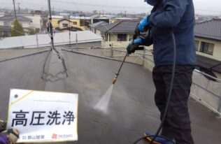 屋根　高圧洗浄状況