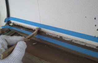 シーリング工事②　プライマー塗布状況