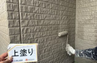 外壁上塗り　状況