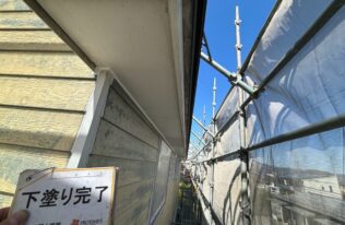 軒天　下塗り完了