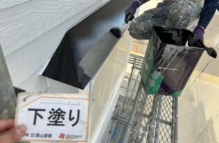 出窓　下塗り状況