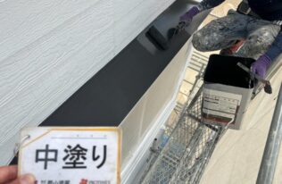 出窓　中塗り状況