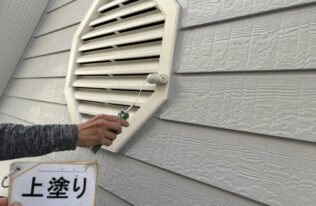 妻飾り　上塗り状況