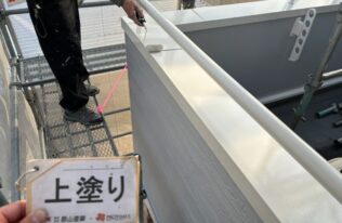 手摺・笠木　上塗り状況