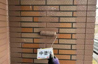 外壁中塗り　状況