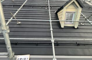 屋根　中塗り完了