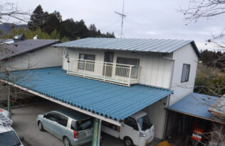 2階屋根施工前の写真です。