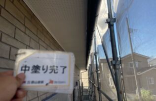 軒天の中塗り完了しました。