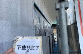 外壁の下塗りが完了しました。