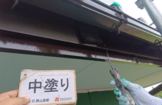 破風の中塗り塗装状況です。