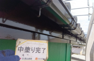 破風の中塗り塗装が完了しました。