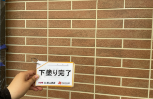外壁の下塗りが完了しました。